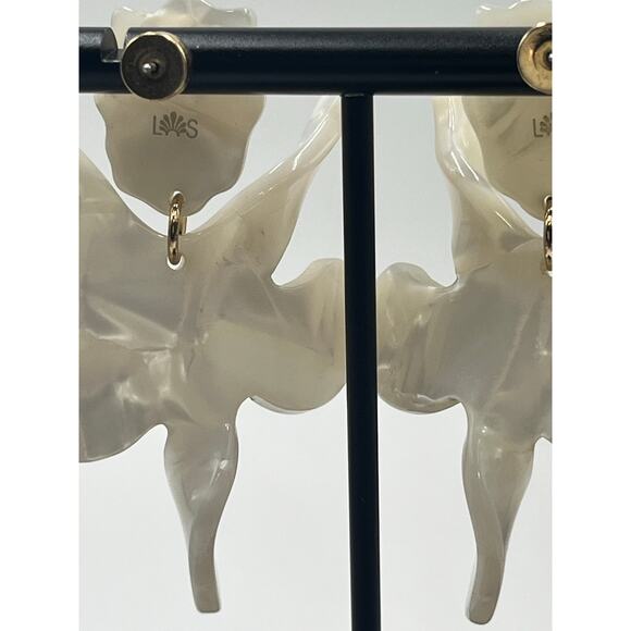 Lele Sadoughi Signed Cream Mother of Pearl Acetate Paper Lily Drop Earrings - Picture 5 of 9